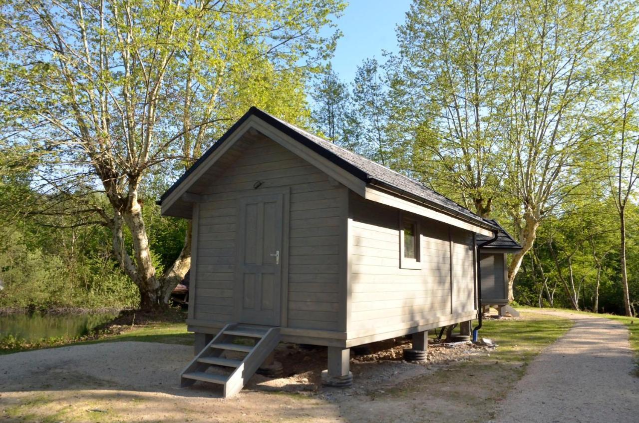 Les Lodges Du Lac Saint-Alban-de-Montbel Zewnętrze zdjęcie