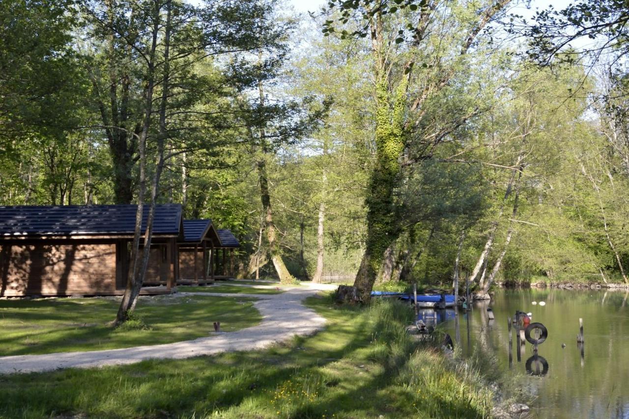 Les Lodges Du Lac Saint-Alban-de-Montbel Zewnętrze zdjęcie