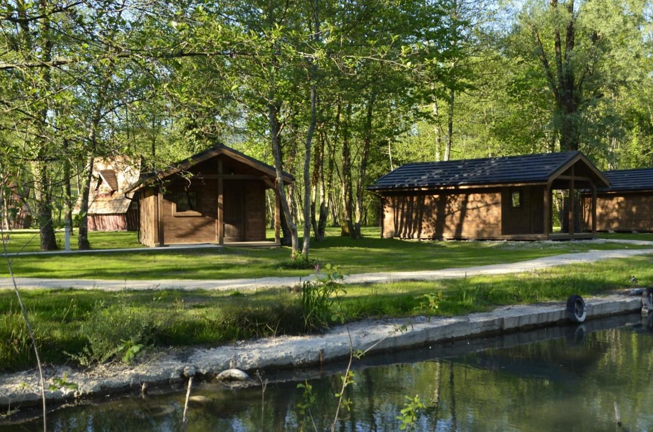 Les Lodges Du Lac Saint-Alban-de-Montbel Zewnętrze zdjęcie