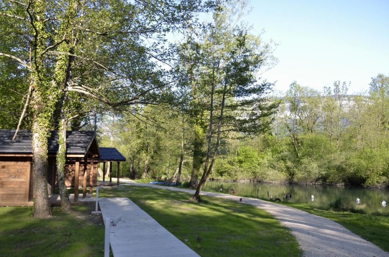 Les Lodges Du Lac Saint-Alban-de-Montbel Zewnętrze zdjęcie